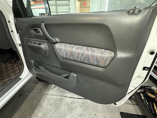1999 Suzuki Jimny JDM car for sale — photo 18 of 23