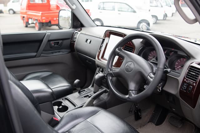 2000 Mitsubishi Pajero JDM car for sale — photo 8 of 15