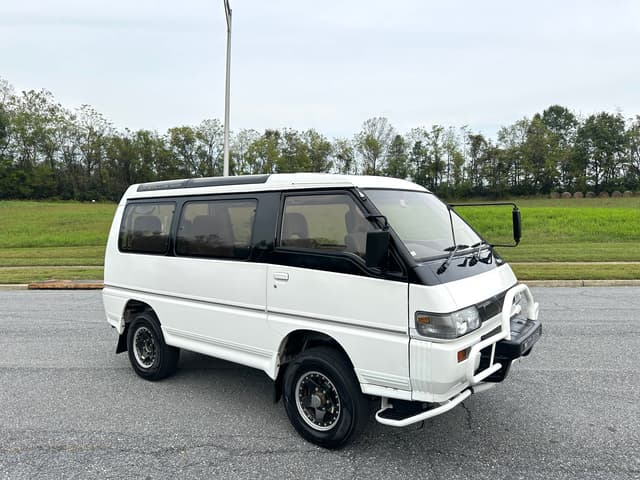 1991 Mitsubishi Delica JDM car for sale — photo 8 of 20