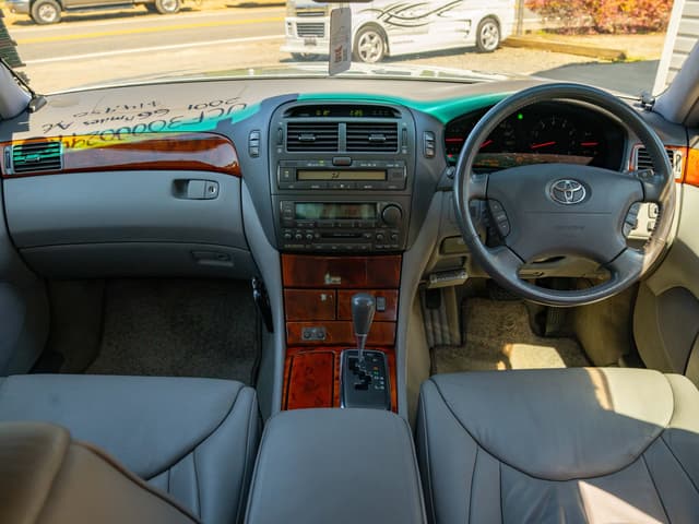 2001 Toyota Celsior JDM car for sale — photo 12 of 19