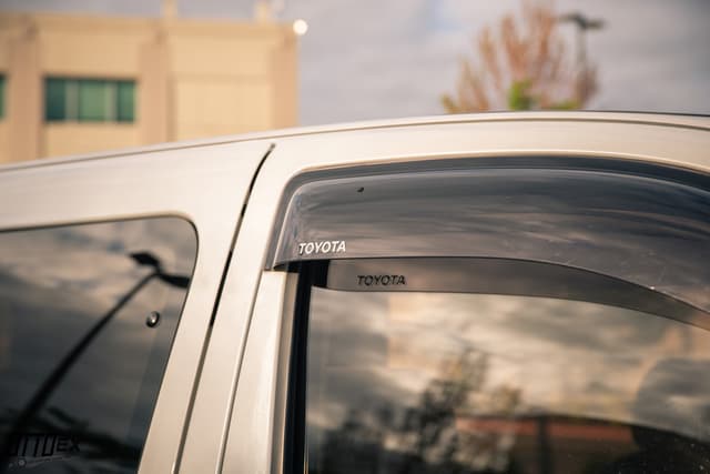 2001 Toyota Granvia JDM car for sale — photo 24 of 25