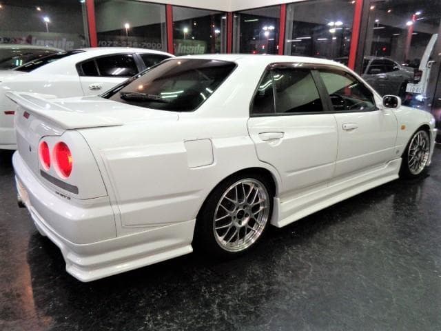 1998 Nissan Skyline JDM car for sale — photo 4 of 17