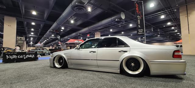1996 Nissan Cima JDM car for sale — photo 3 of 25