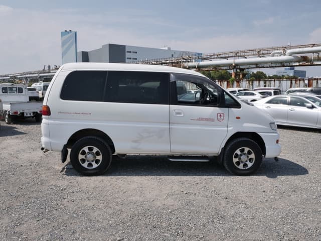 1999 Mitsubishi Delica JDM car for sale — photo 4 of 25