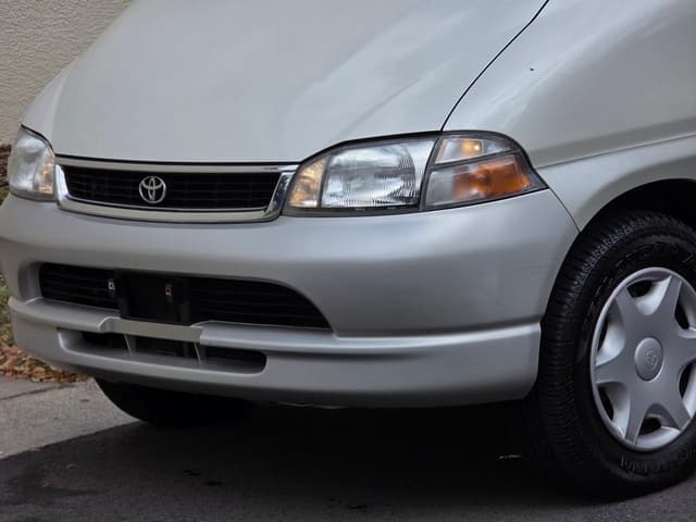 1996 Toyota Granvia JDM car for sale — photo 21 of 23