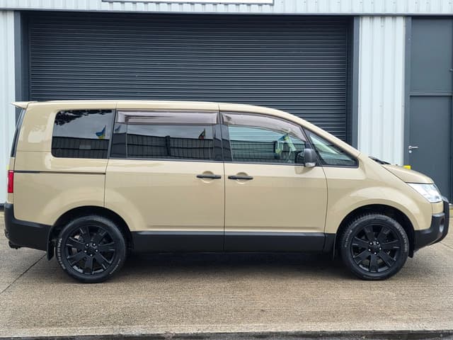 2009 Mitsubishi Delica JDM car for sale — photo 4 of 24