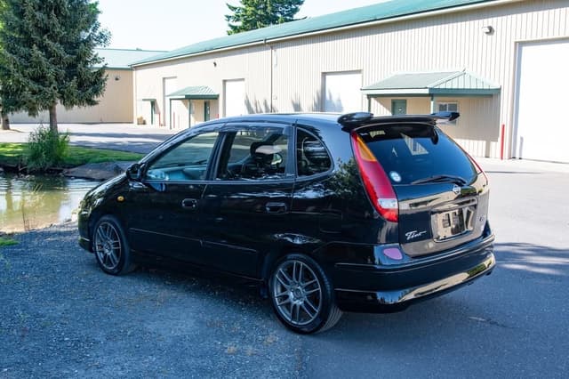 1999 Nissan Tino JDM car for sale — photo 6 of 23