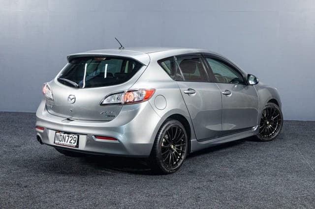 2010 Mazda Axela JDM car for sale — photo 6 of 17