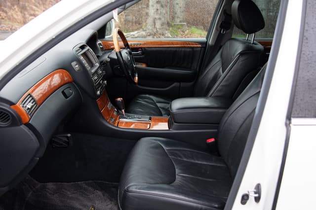 2001 Toyota Celsior JDM car for sale — photo 10 of 15