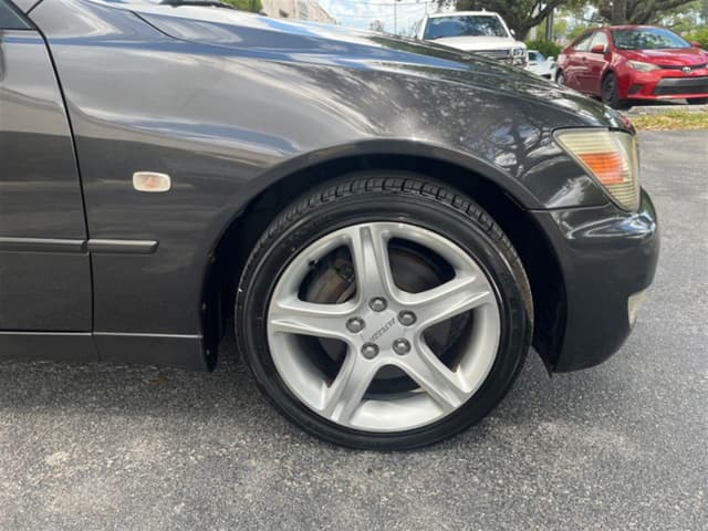 1999 Toyota Altezza JDM car for sale — photo 9 of 17