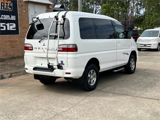 2005 Mitsubishi Delica JDM car for sale — photo 10 of 15