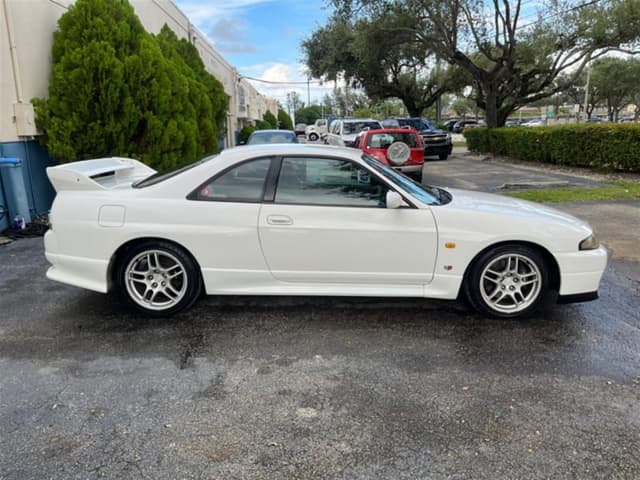 1995 Nissan Skyline JDM car for sale — photo 8 of 17