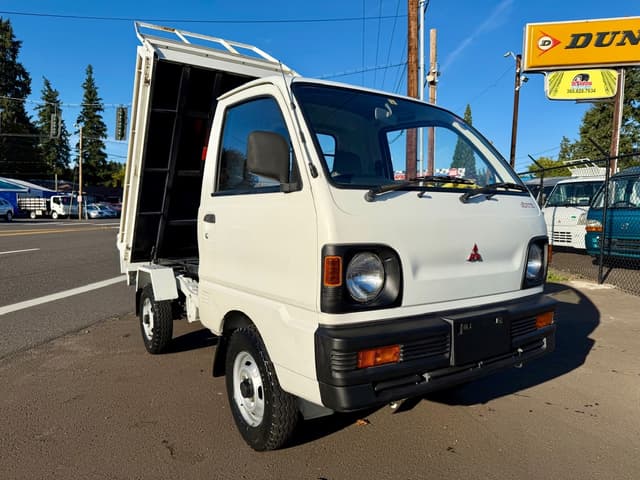 1991 Mitsubishi Minicab JDM car for sale — photo 2 of 25