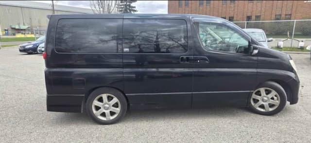 2005 Nissan Elgrand JDM car for sale — photo 7 of 12