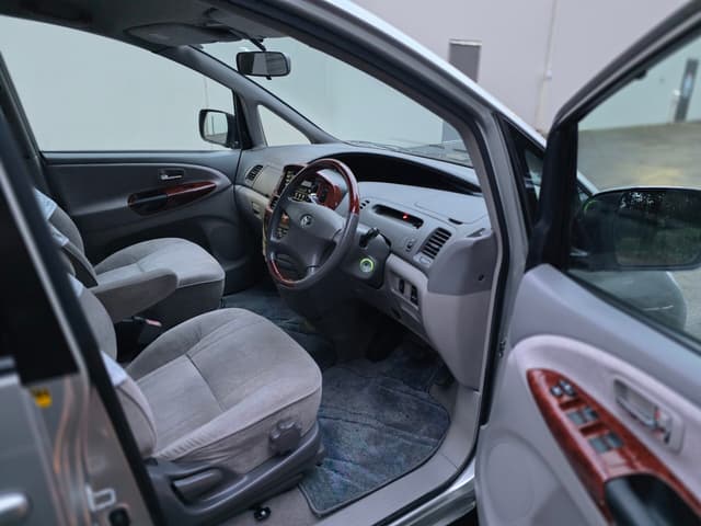 2000 Toyota Estima JDM car for sale — photo 10 of 17