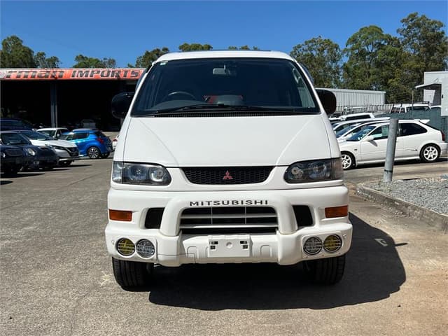2001 Mitsubishi Delica JDM car for sale — photo 2 of 17
