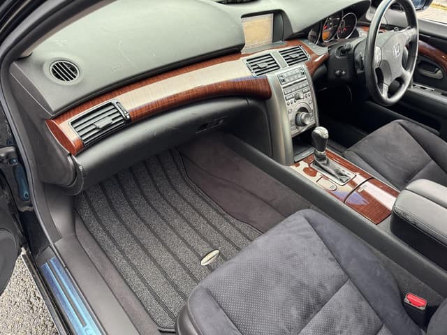 2010 Honda Legend JDM car for sale — photo 12 of 19