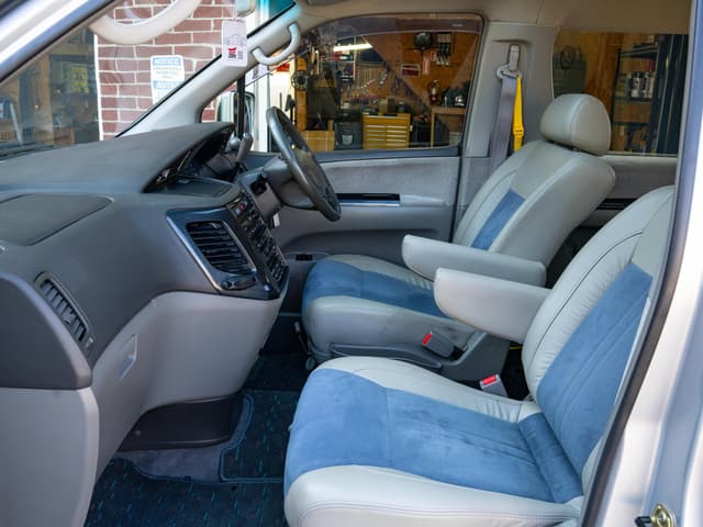 1998 Nissan Elgrand JDM car for sale — photo 19 of 25