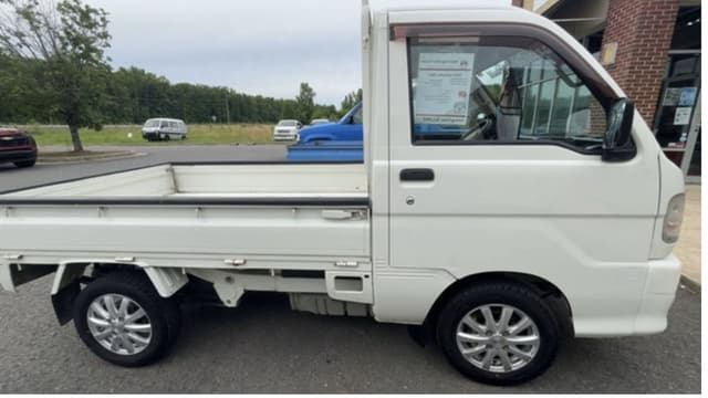 2001 Daihatsu Hijet JDM car for sale — photo 2 of 7