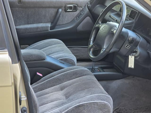 1994 Toyota Crown JDM car for sale — photo 5 of 25