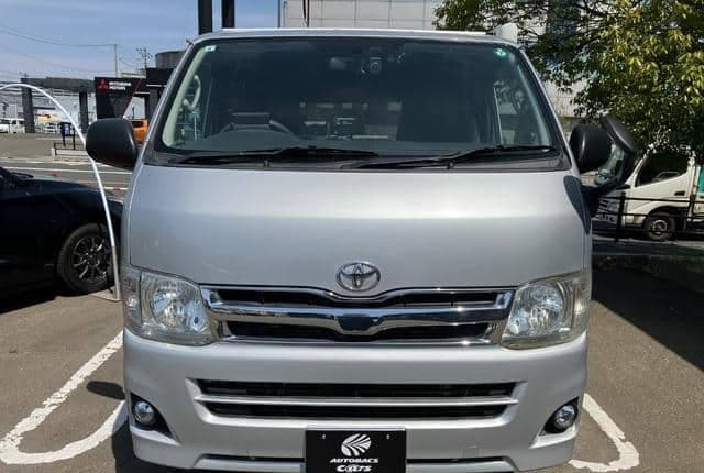 2011 Toyota HiAce JDM car for sale — photo 3 of 19