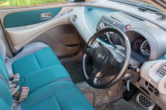 1999 Nissan Tino JDM car for sale — photo 12 of 23