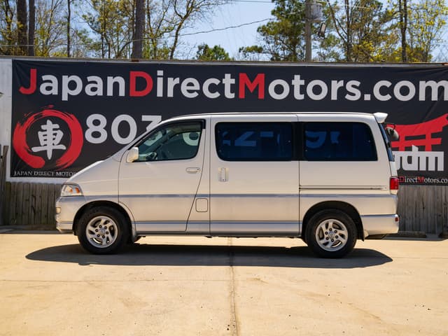 1999 Toyota Regius JDM car for sale — photo 10 of 15