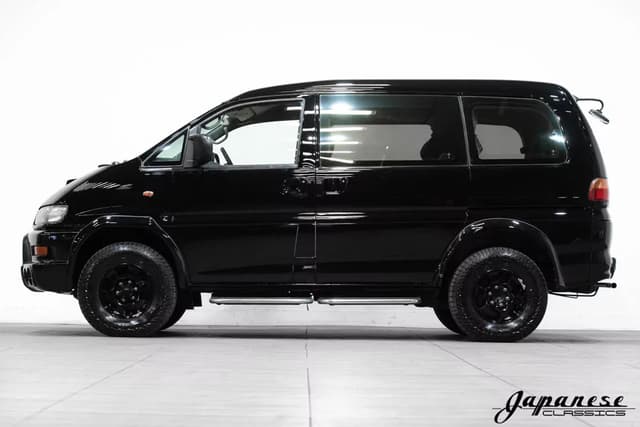 1998 Mitsubishi Delica JDM car for sale — photo 4 of 25