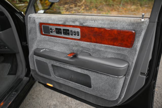 Toyota Century JDM car for sale — photo 2 of 25