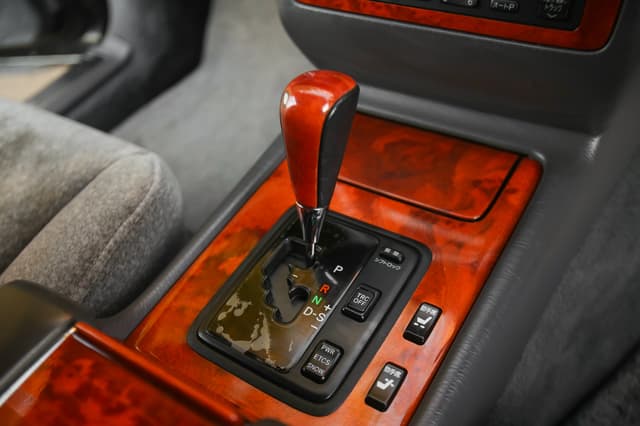 Toyota Century JDM car for sale — photo 17 of 25