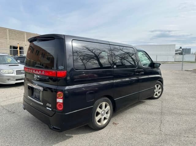 2005 Nissan Elgrand JDM car for sale — photo 6 of 12