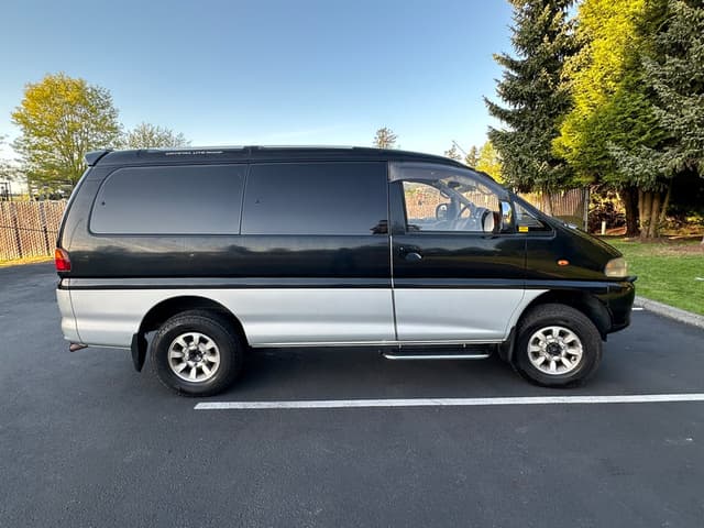 1994 Mitsubishi Delica JDM car for sale — photo 6 of 22