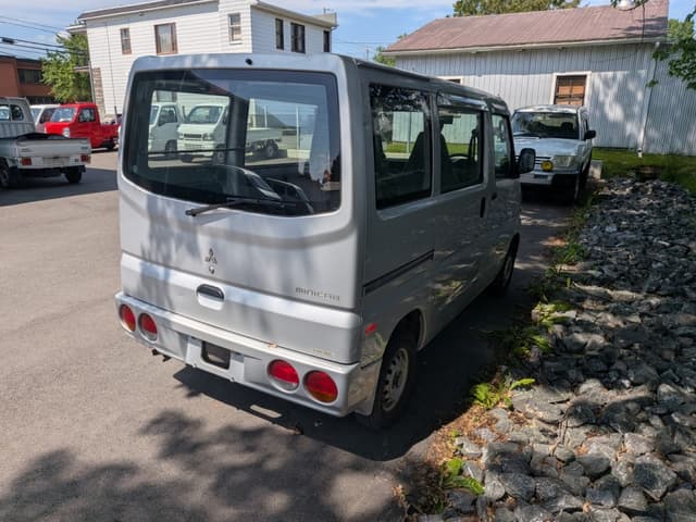 2001 Mitsubishi Minicab JDM car for sale — photo 4 of 23