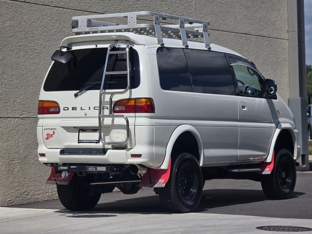 2000 Mitsubishi Delica JDM car for sale — photo 3 of 25