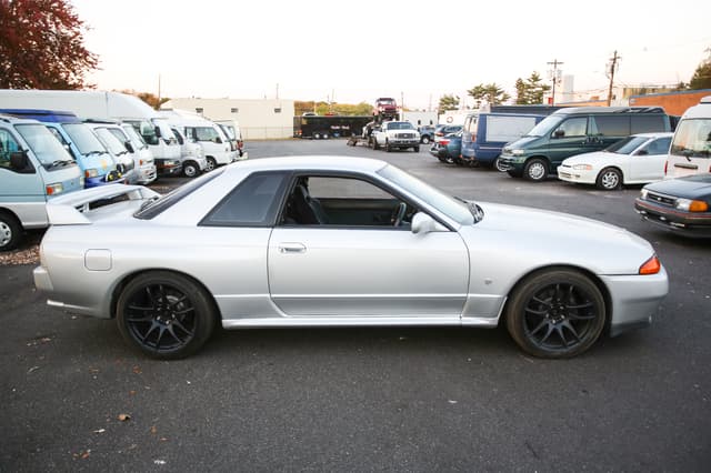 1990 Nissan Skyline JDM car for sale — photo 24 of 25