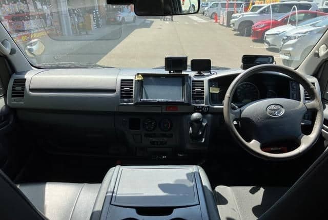 2011 Toyota HiAce JDM car for sale — photo 2 of 19