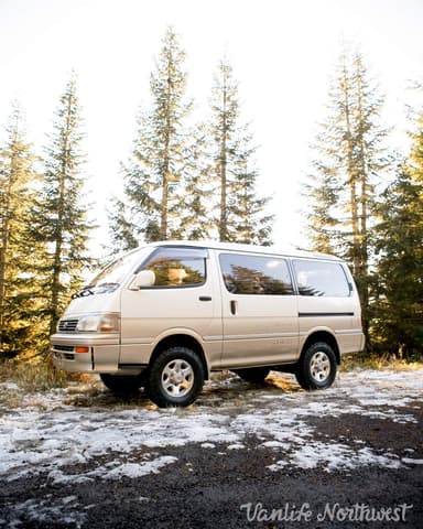 1995 Toyota HiAce JDM car for sale — photo 22 of 25
