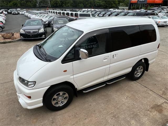 2004 Mitsubishi Delica JDM car for sale — photo 9 of 16