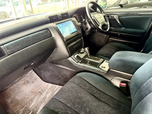 2002 Toyota Crown JDM car for sale — photo 5 of 5