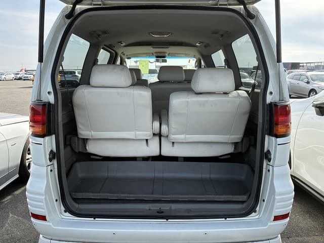 2000 Nissan Elgrand JDM car for sale — photo 6 of 7
