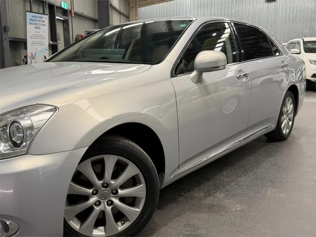 2010 Toyota Crown JDM car for sale — photo 10 of 25