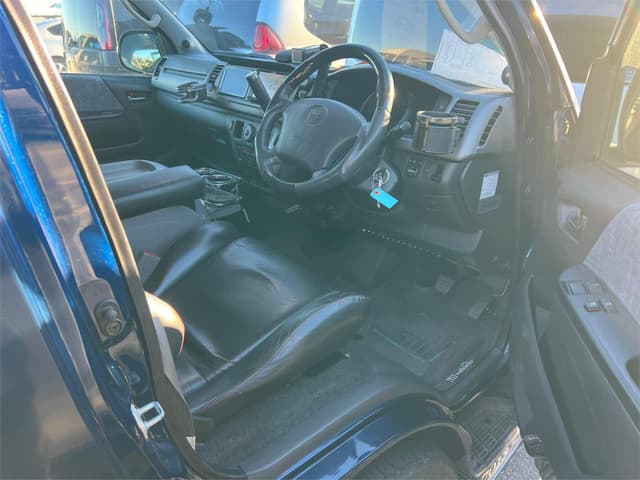 2005 Toyota HiAce JDM car for sale — photo 24 of 25