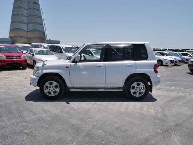 2001 Mitsubishi Pajero JDM car for sale — photo 8 of 25