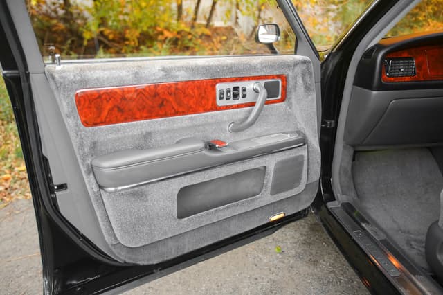 Toyota Century JDM car for sale — photo 22 of 25