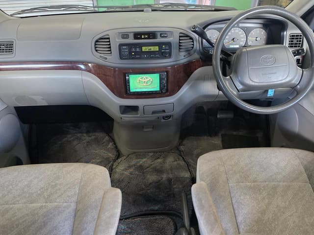 1998 Toyota Regius JDM car for sale — photo 18 of 22