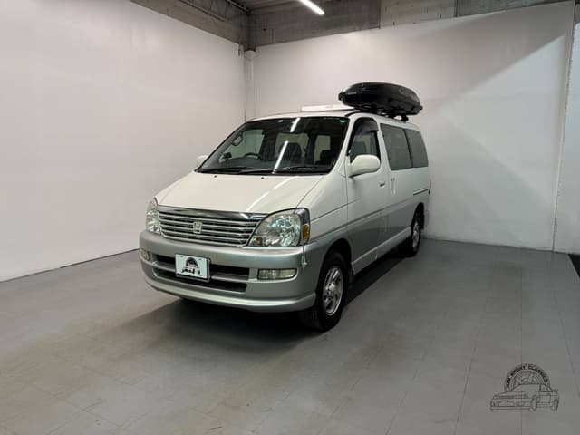 1999 Toyota Regius JDM car for sale — photo 4 of 25