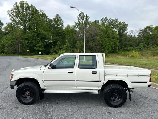 1992 Toyota Hilux JDM car for sale — photo 3 of 20