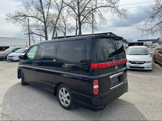 2005 Nissan Elgrand JDM car for sale — photo 5 of 12