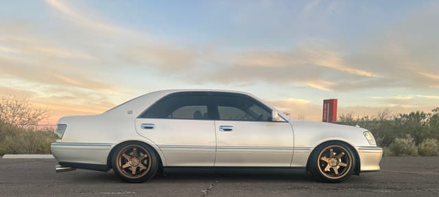 2000 Toyota Crown JDM car for sale — photo 2 of 25
