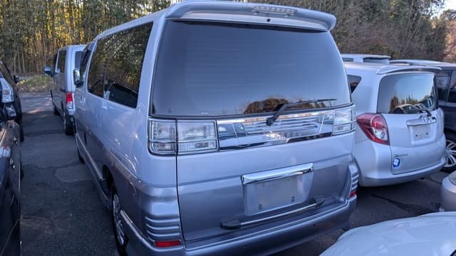 2000 Nissan Elgrand JDM car for sale — photo 4 of 12